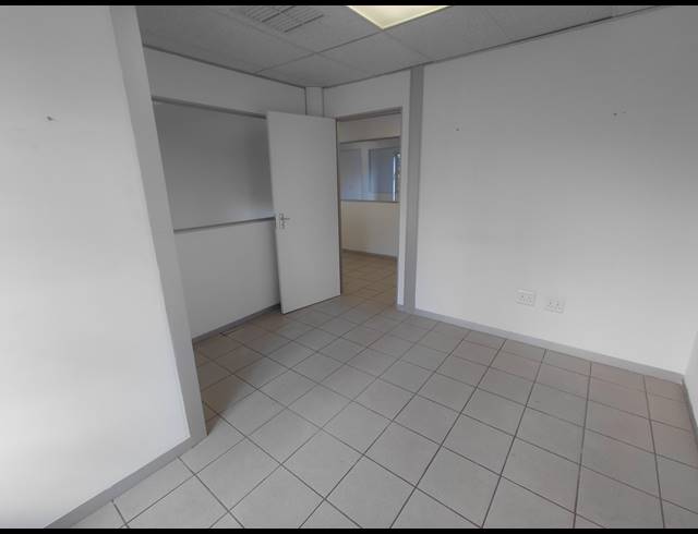 70M² OFFICE TO LET IN FOURWAYS
